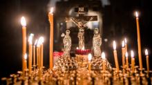 Православной церковью установлены дни поминовения всех усопших христиан.  Одним из них является Вселенская родительская суббота за неделю до Великого поста. Люди приходят в этот день в храмы, где проходят поминальные службы , чтобы помолиться за усопших родственников и близких людей. Как важно это для тех, кого нет больше с нами рядом. Не зря они являются нам во сне с просьбой о помощи или просто напоминая о себе. Ведь они больше молиться ничего не могут сделать для себя. И единственное, чего они ждут в